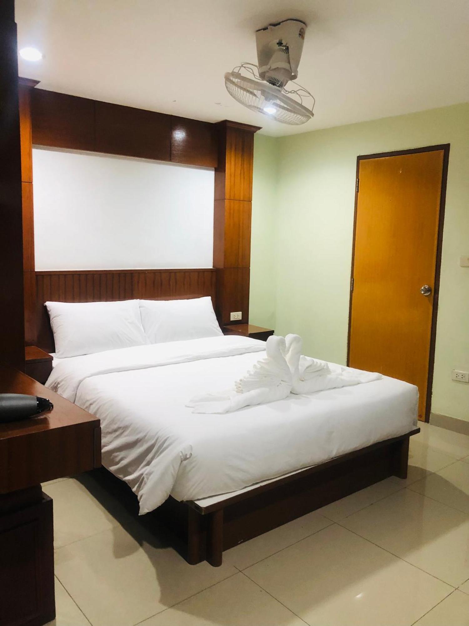 Royal Star Suites Паттайя Экстерьер фото