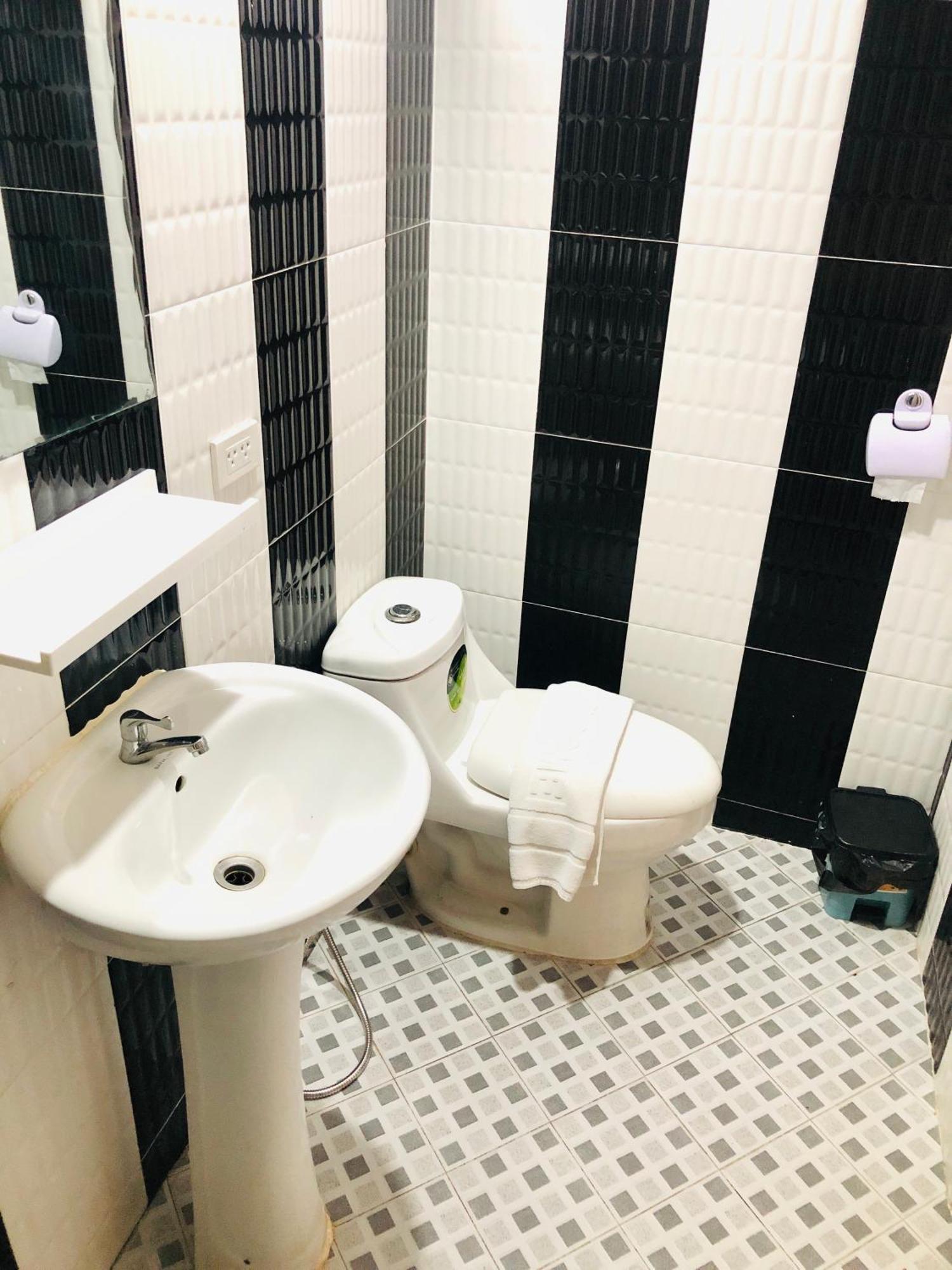 Royal Star Suites Паттайя Экстерьер фото