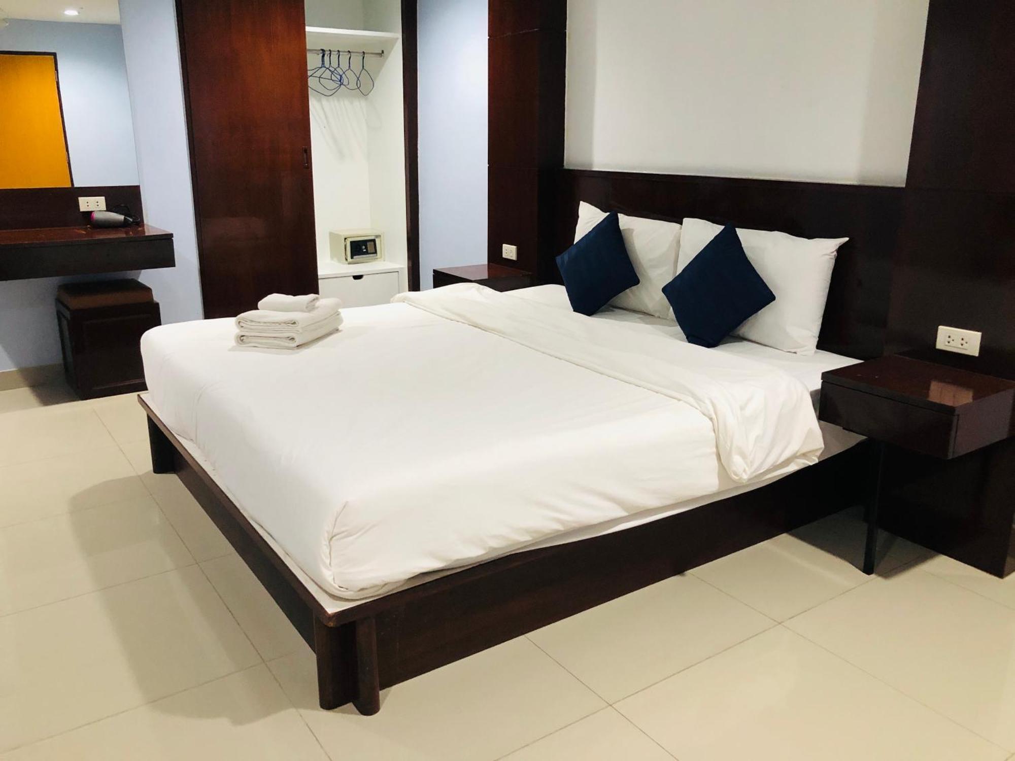 Royal Star Suites Паттайя Экстерьер фото