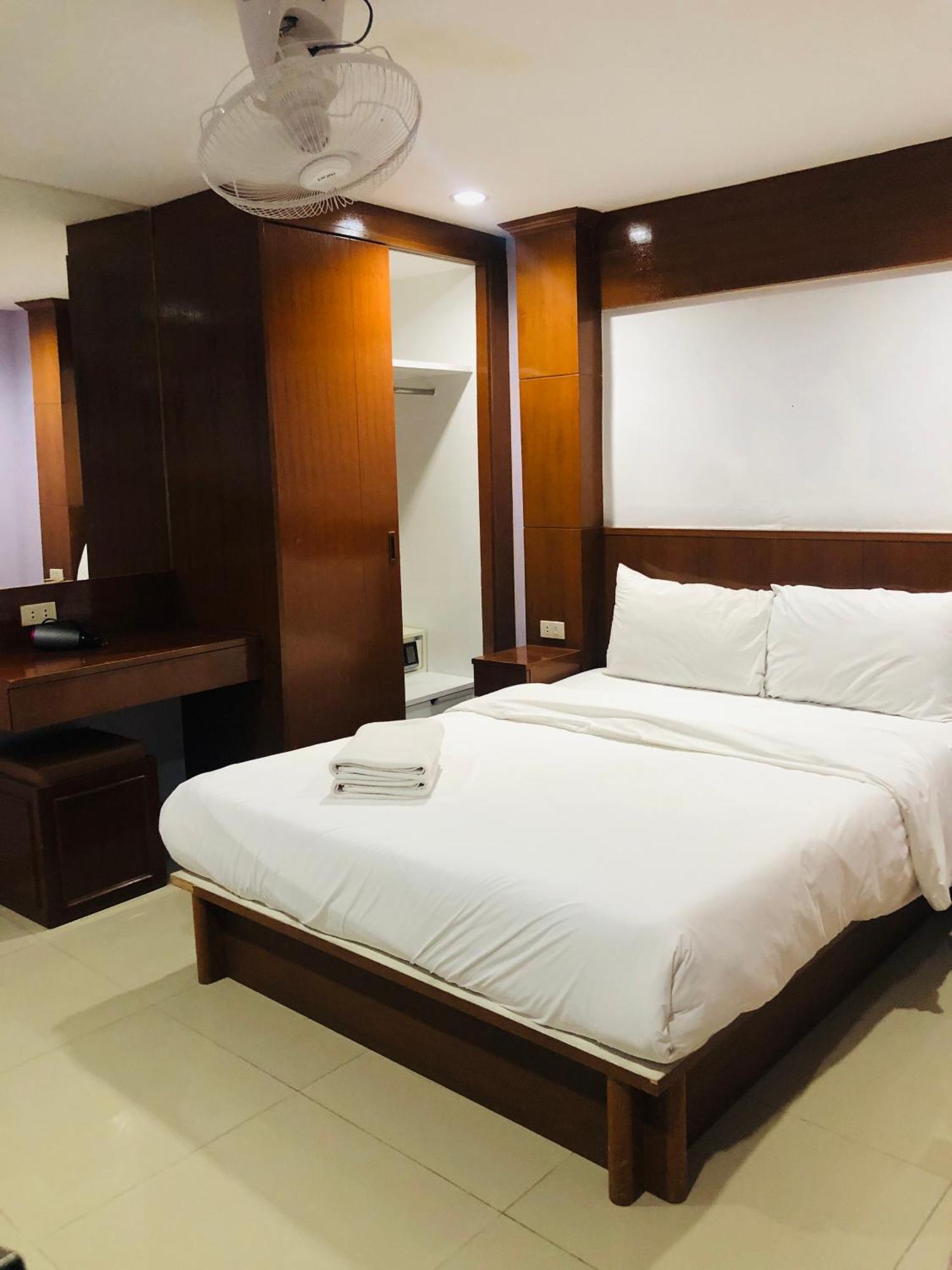 Royal Star Suites Паттайя Экстерьер фото